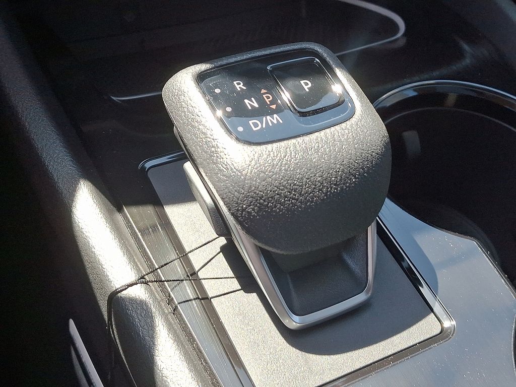 2025 Nissan Rogue SL 7