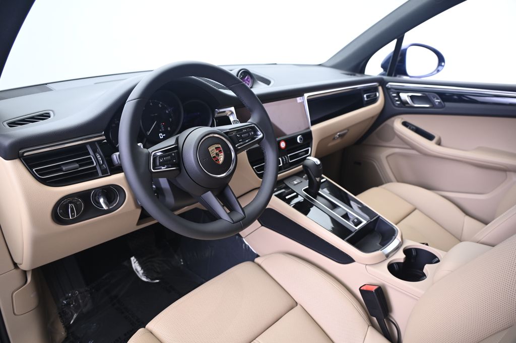 Thumbnail: 2025 Porsche Macan - 4