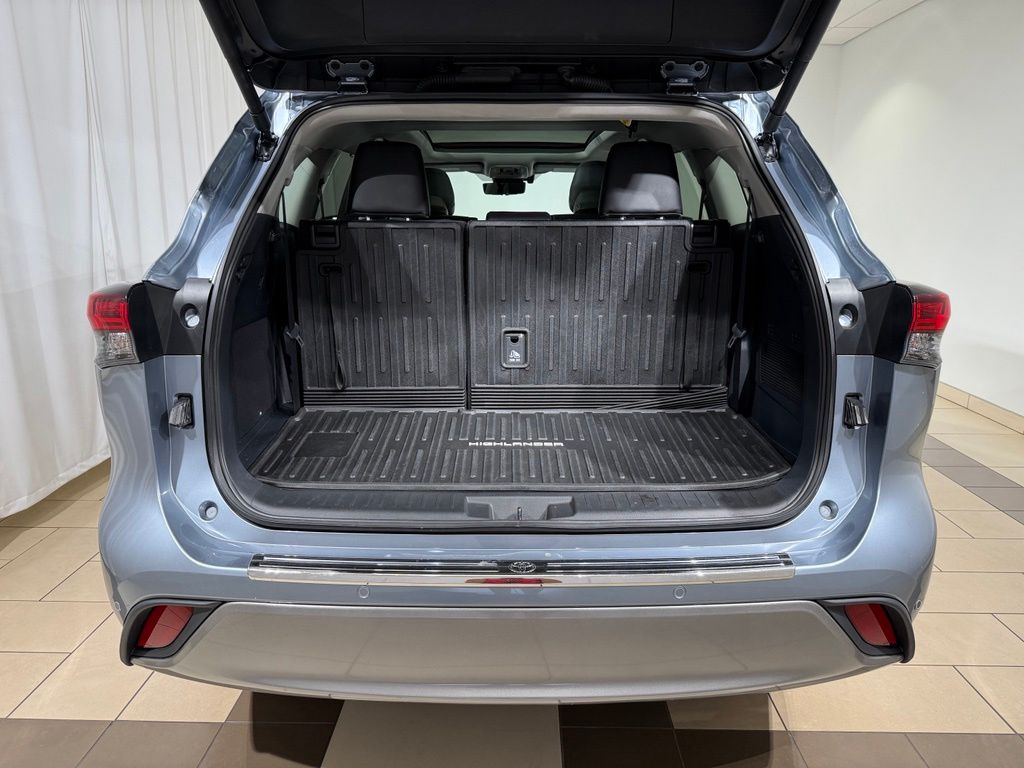 Thumbnail: 2024 Toyota Highlander - 11