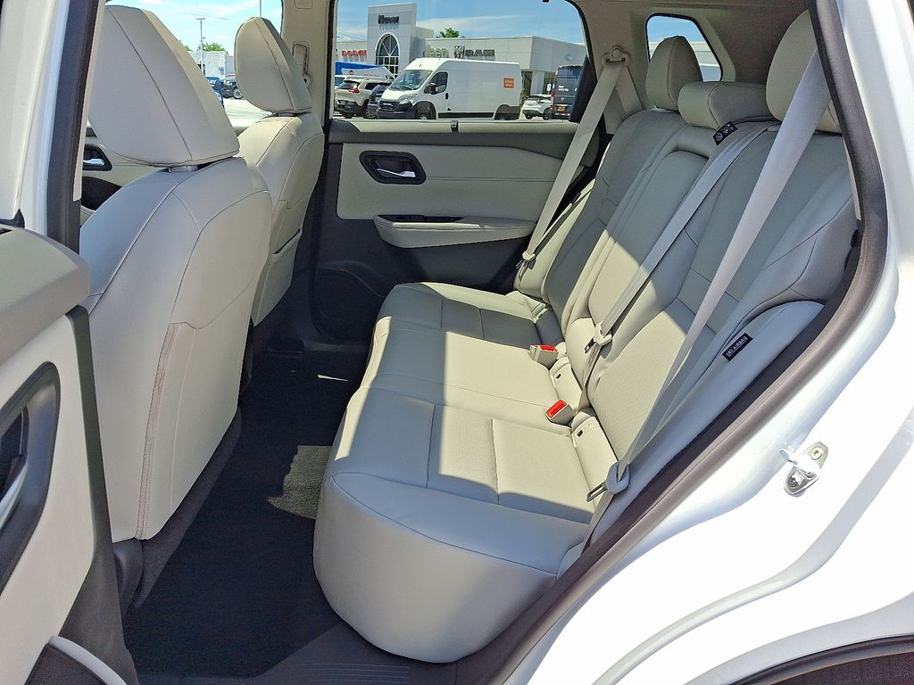 2023 Nissan Rogue — photo 11
