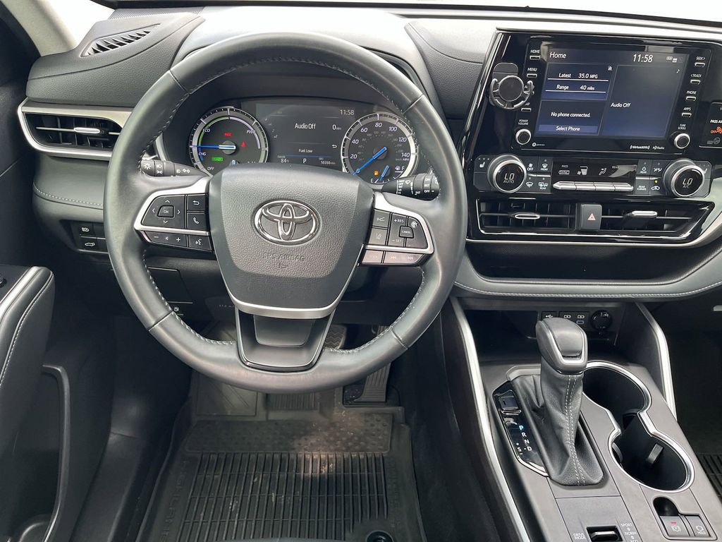 2022 Toyota Highlander Hybrid XLE 17