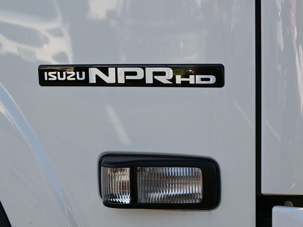 2024 Isuzu NPR HD 