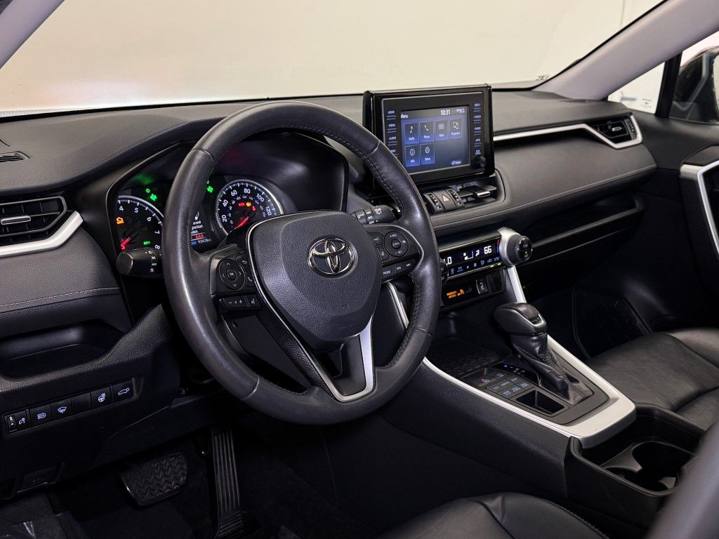 2019 Toyota RAV4 XLE Premium 23