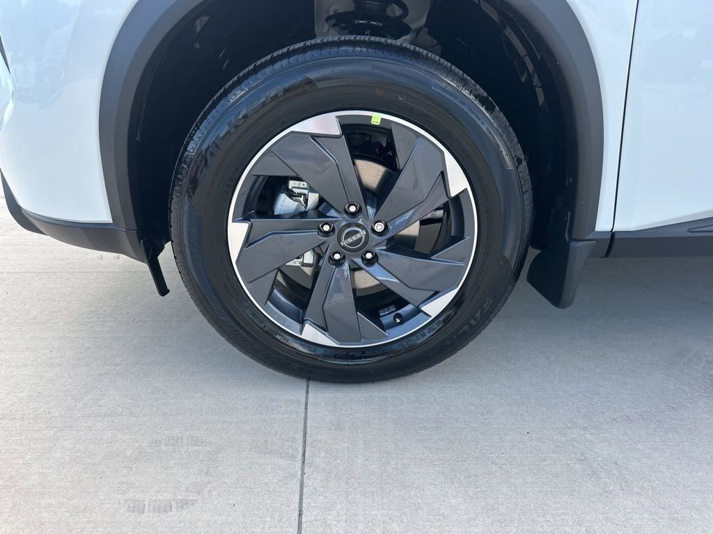 2025 Everest White Pearl Nissan Rogue SV FWD SUV
