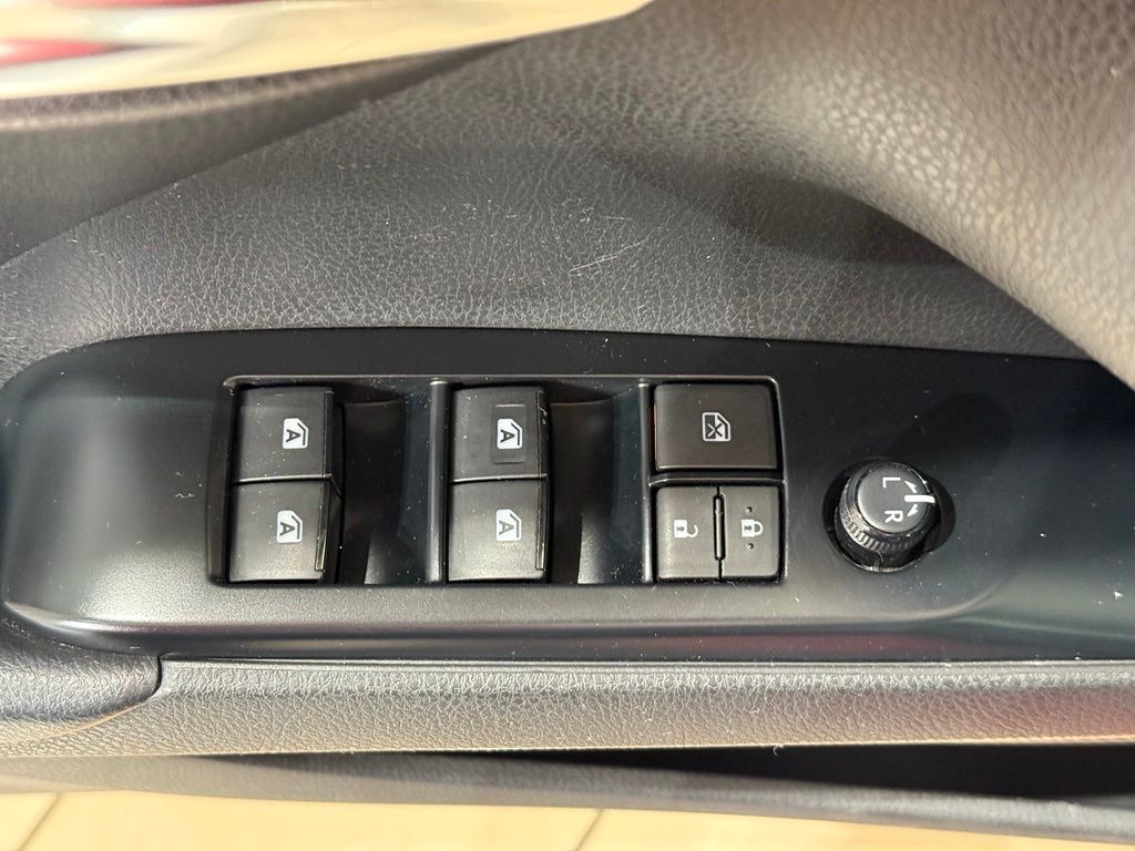 Thumbnail: 2019 Toyota Camry - 15