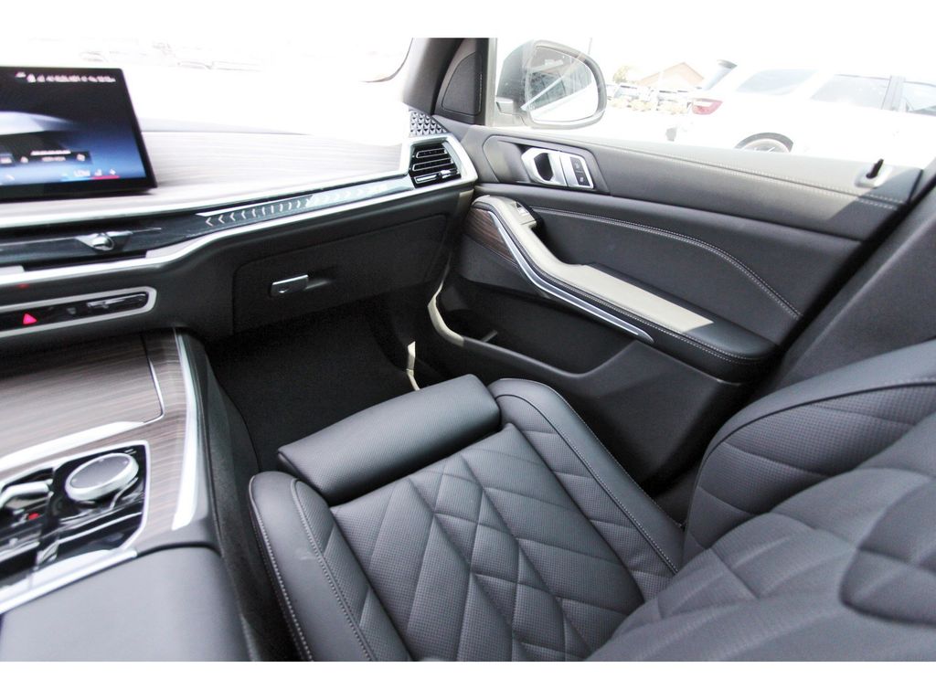 2025 BMW X5 sDrive40i White at DeMontrond Auto Country