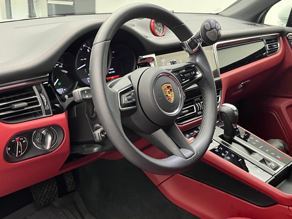 Thumbnail: 2024 Porsche Macan - 12