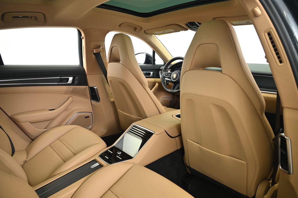 2022 Porsche Panamera Platinum 21