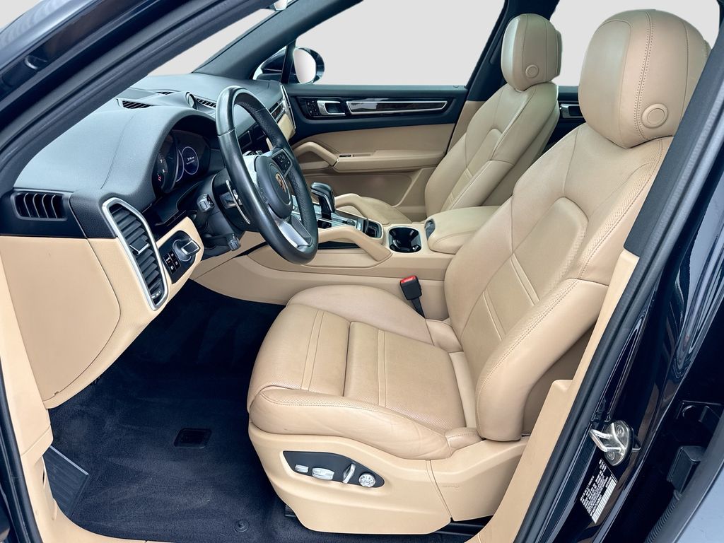 Thumbnail: 2020 Porsche Cayenne - 18