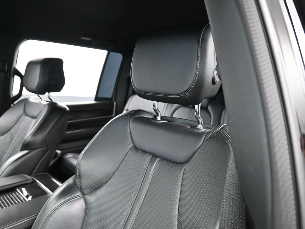 Used 2024 Diamond Black Crystal Pearlcoat Jeep Base image 16