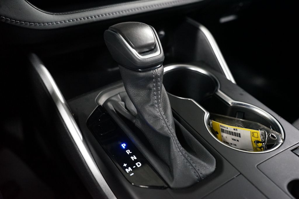 Thumbnail: 2023 Toyota Highlander - 21