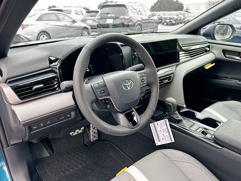 2025 Toyota Camry SE 9