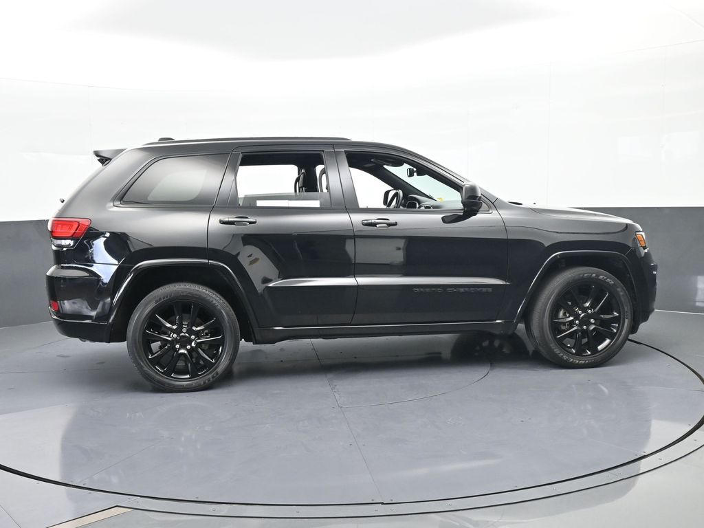 Used 2020 Diamond Black Crystal Pearlcoat Jeep Altitude image 7