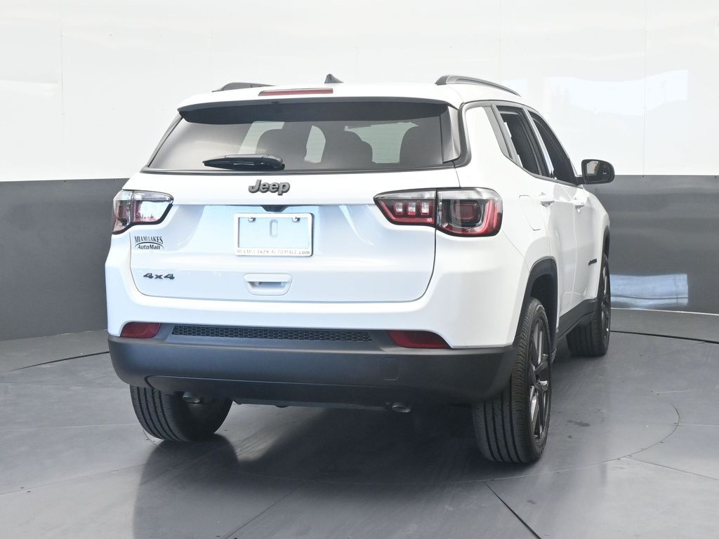 New 2026 Bright White Clearcoat Jeep Latitude image 5