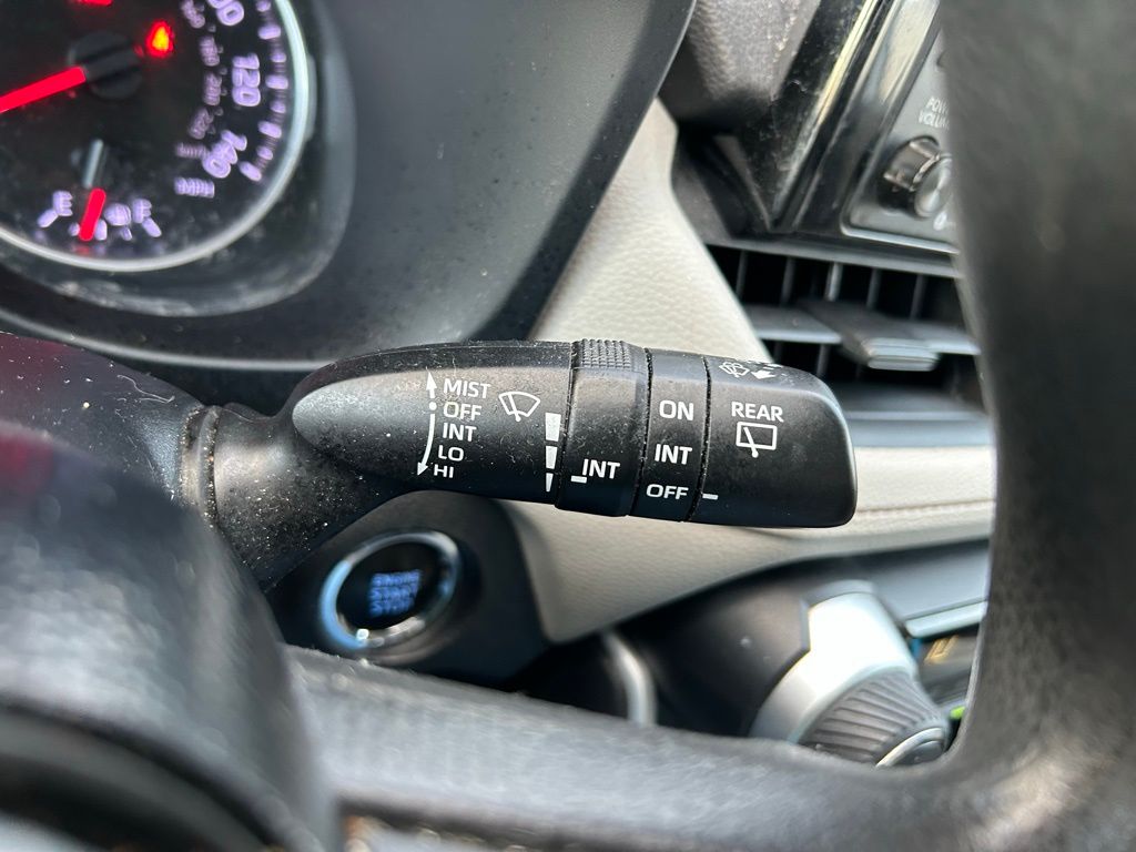 Thumbnail: 2021 Toyota RAV4 - 21