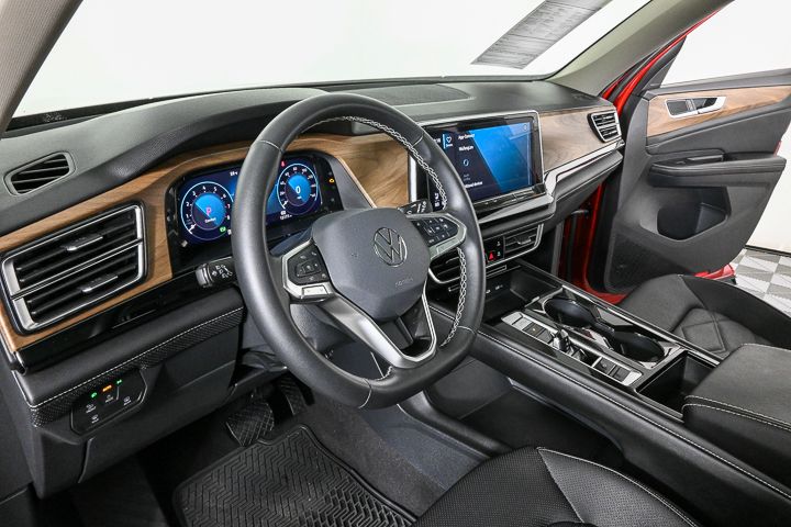 2024 Volkswagen Atlas 2.0T SE w/Technology 6