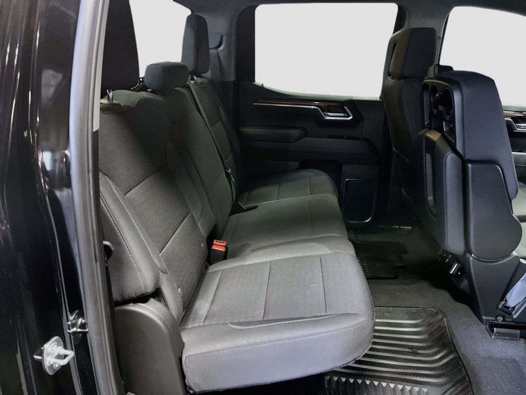 Used 2025 Black Chevrolet LT image 27