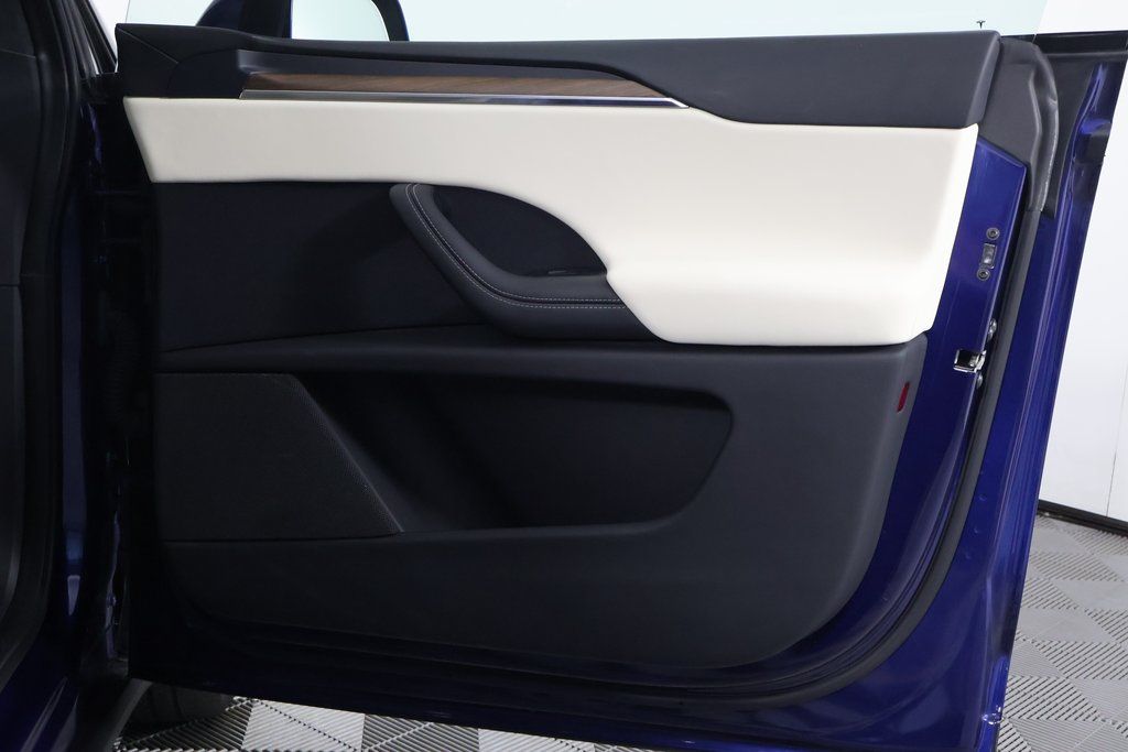 Thumbnail: 2023 Tesla Model X - 14
