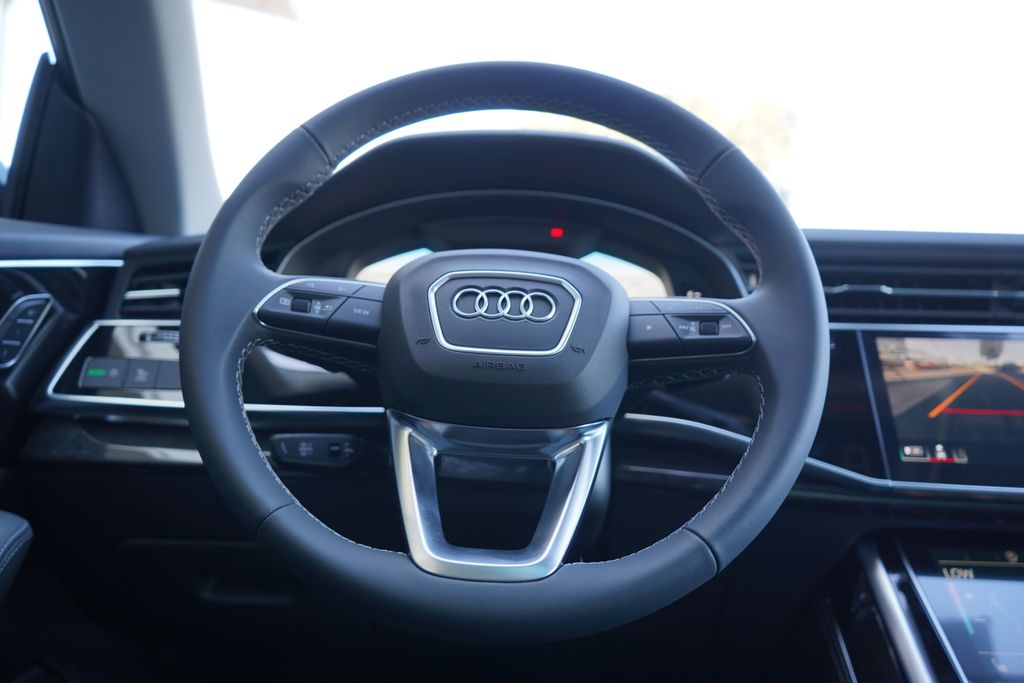 2025 Audi Q8  13