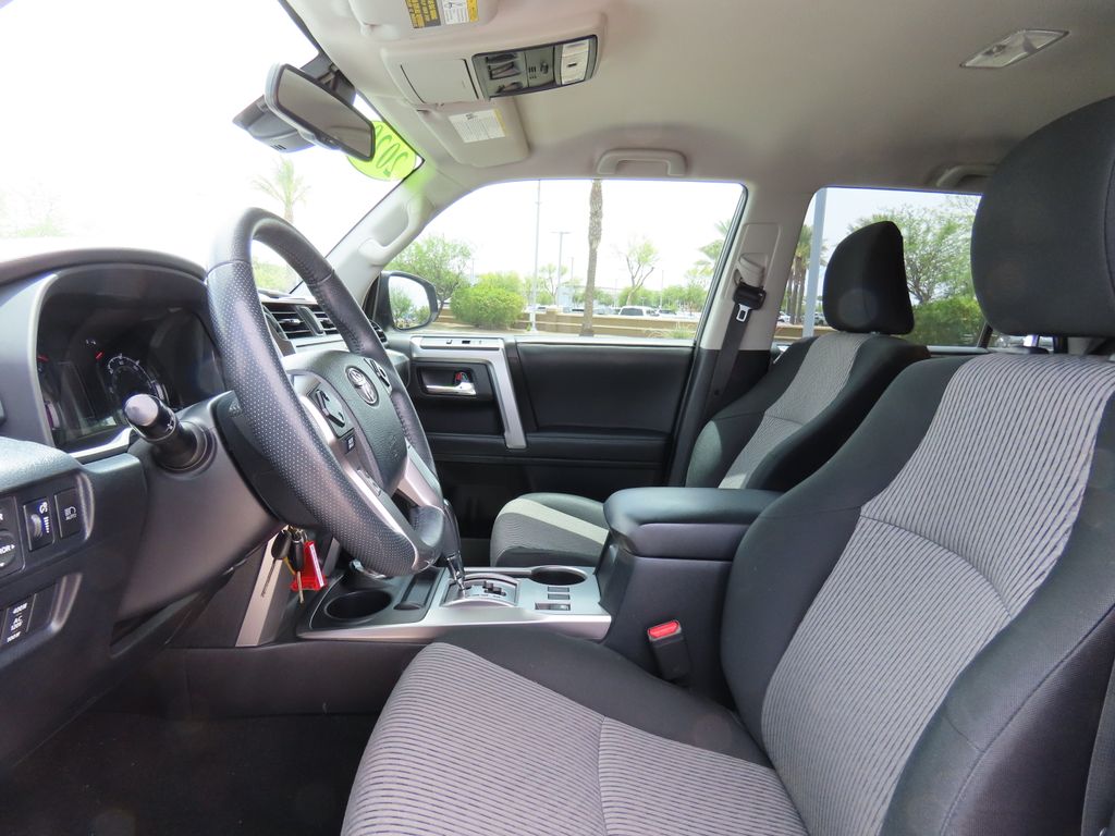 2020 Toyota 4Runner SR5 18