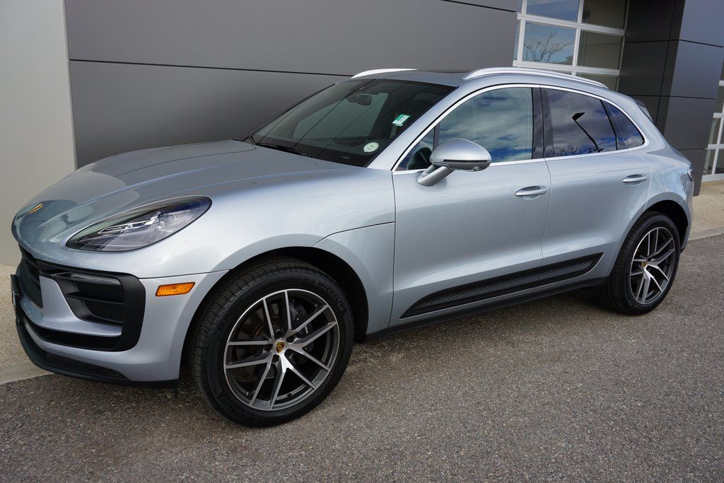 2022 Porsche Macan Base 3