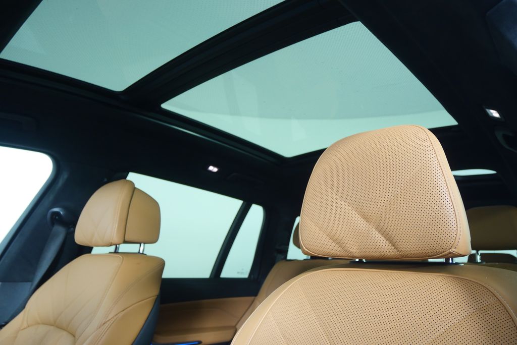 Thumbnail: 2023 BMW X7 - 12