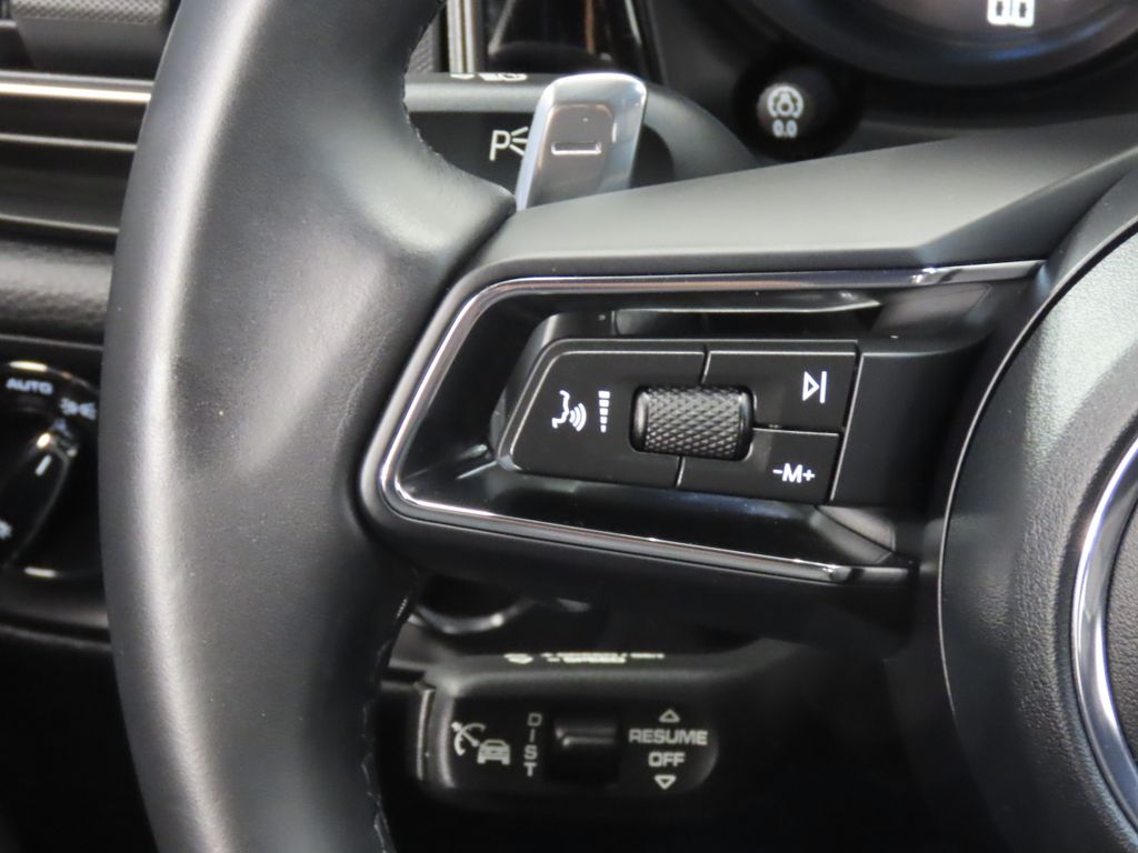 Thumbnail: 2026 Porsche Macan - 20
