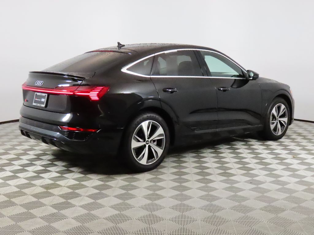 Thumbnail: 2024 Audi Q8 e-tron - 5