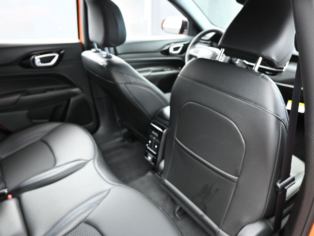 New 2026 Joose Jeep Latitude image 35