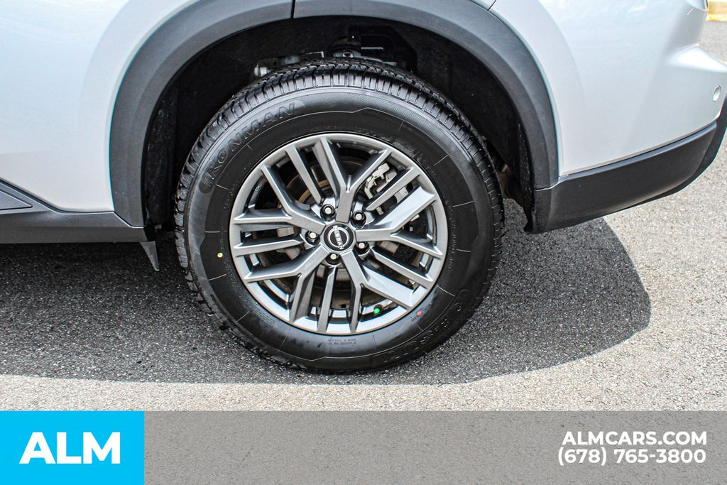 Used 2024 Silver Nissan S image 16