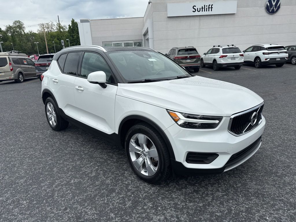 2020 Volvo XC40 Momentum White at Sutliff Volkswagen