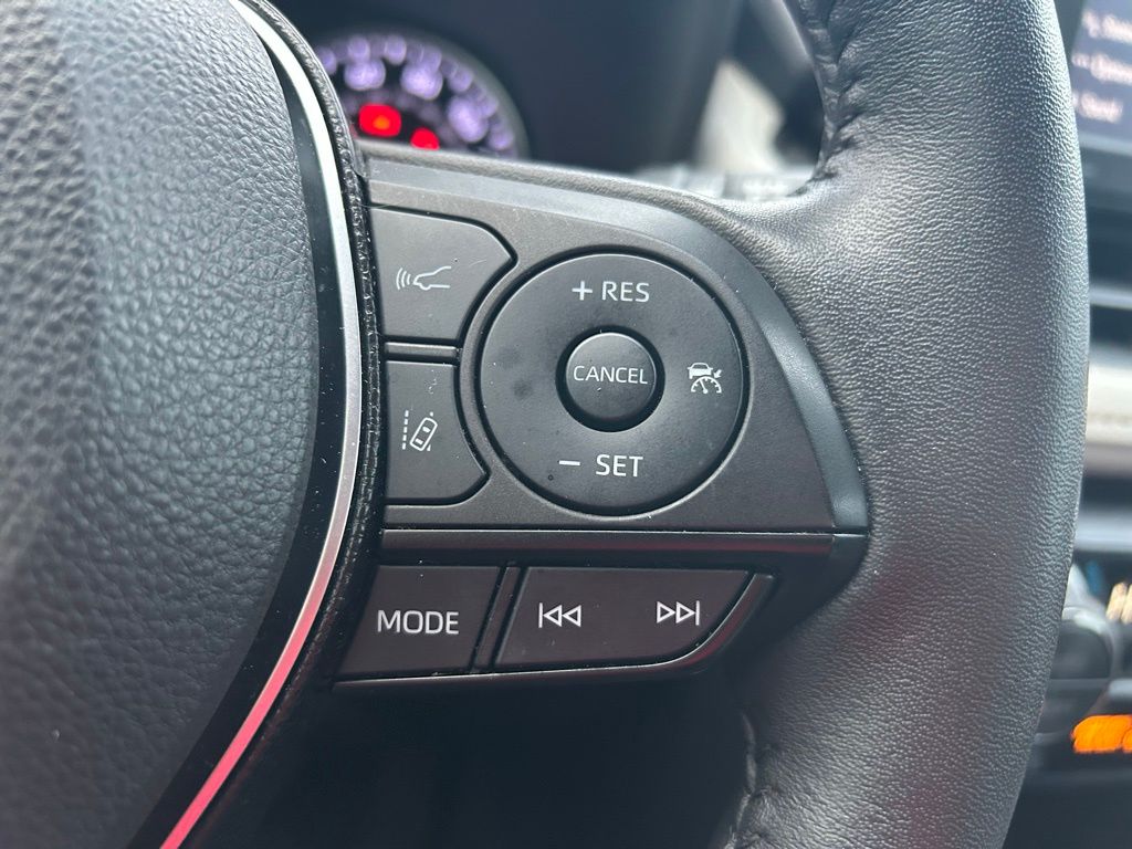 Thumbnail: 2021 Toyota RAV4 - 17