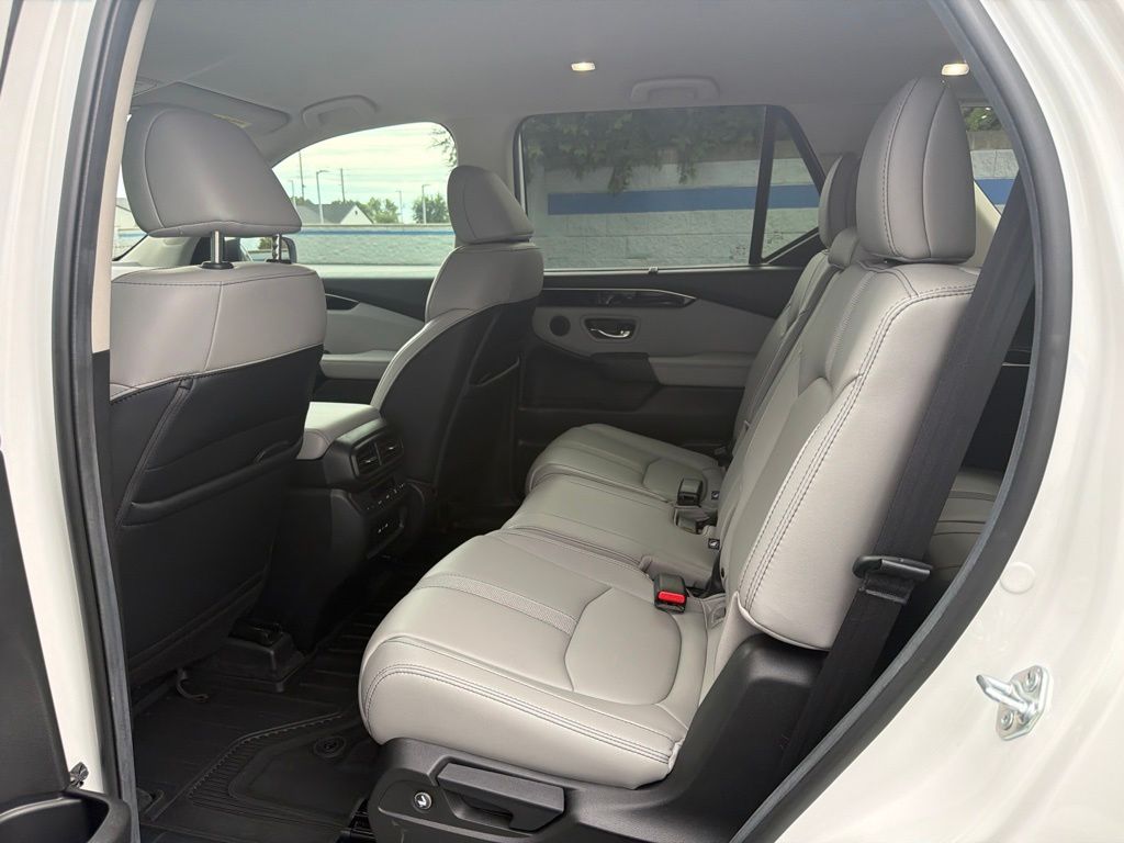 Thumbnail: 2024 Honda Pilot - 17