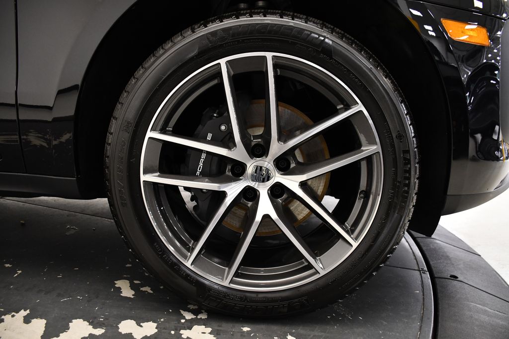 Thumbnail: 2025 Porsche Macan - 19