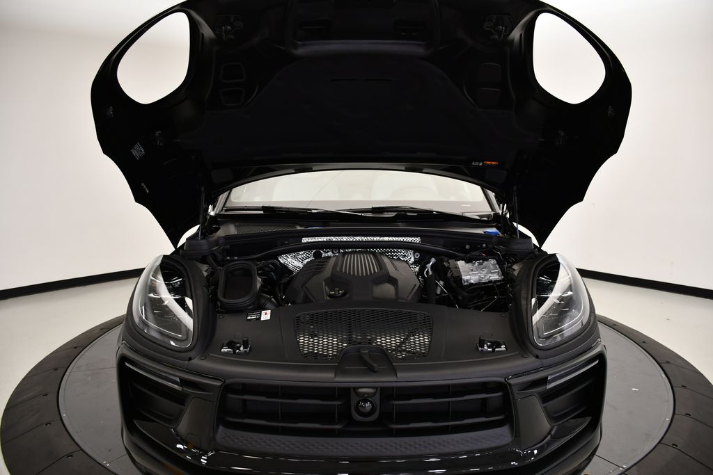 Thumbnail: 2026 Porsche Macan - 13