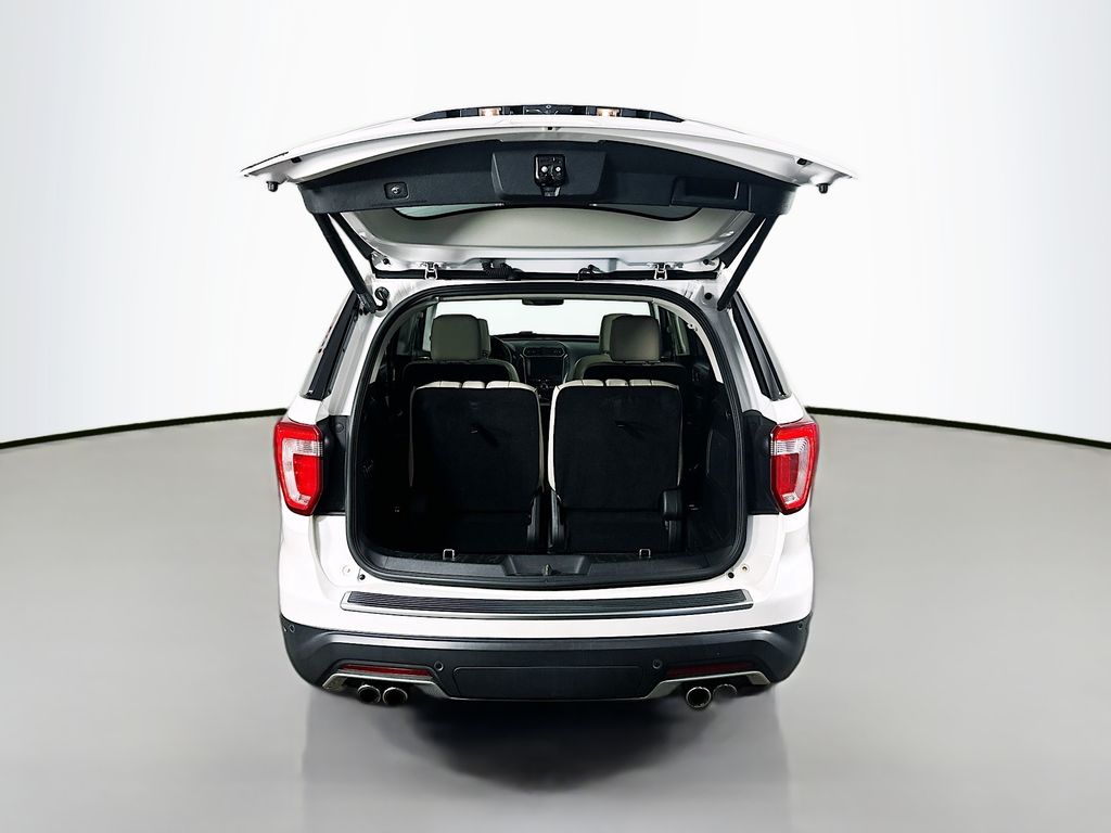 Used 2018 White Ford Platinum image 28