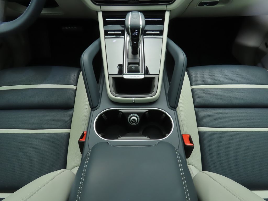 2023 Porsche Cayenne E-Hybrid 18