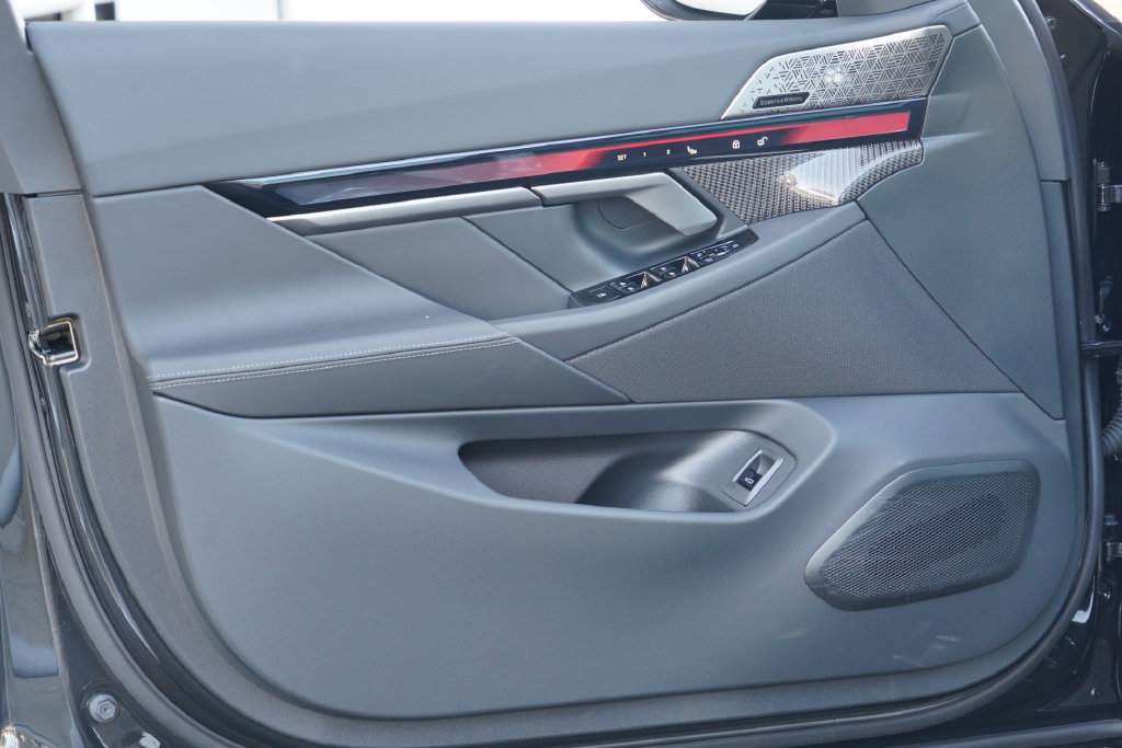 Thumbnail: 2027 BMW 5 Series - 12