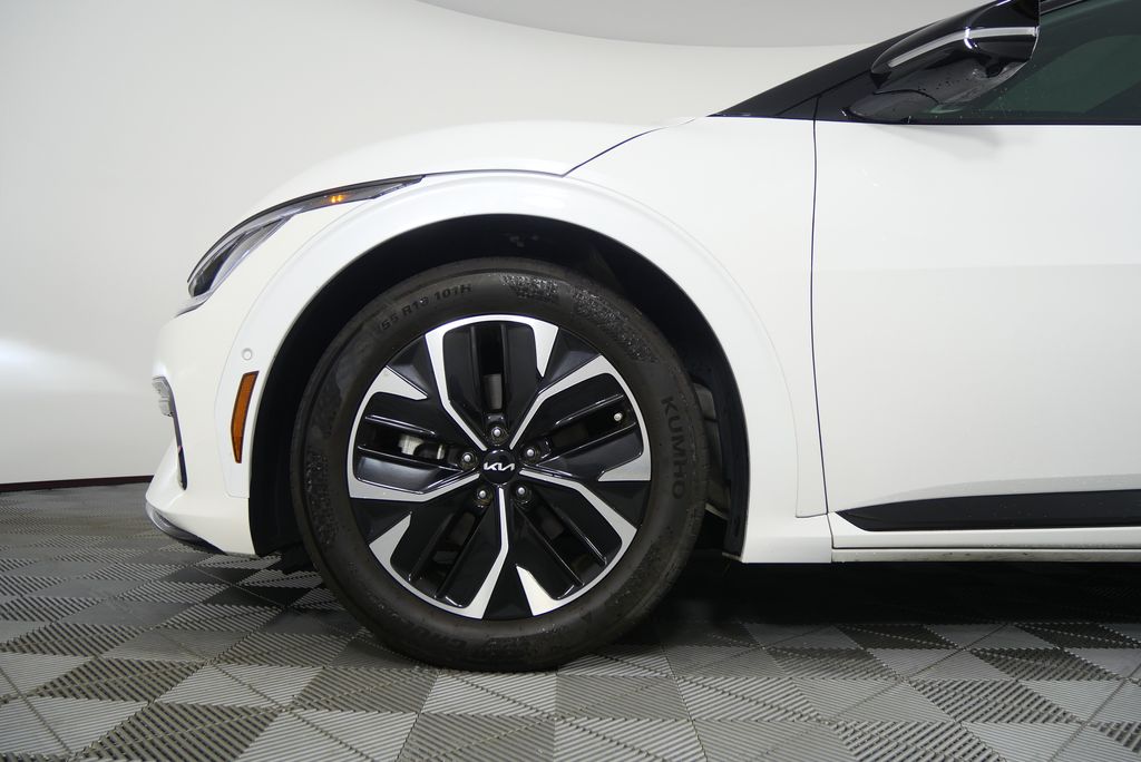 Thumbnail: 2022 Kia EV6 - 7