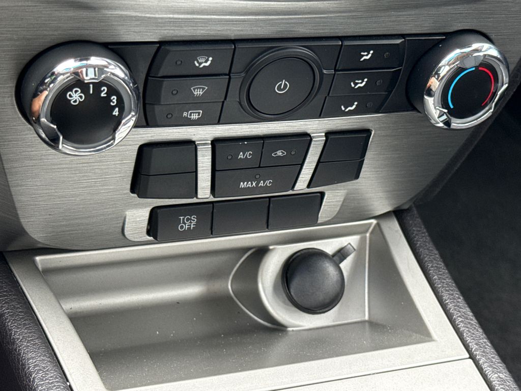 Used 2012 Blue Ford SE image 21