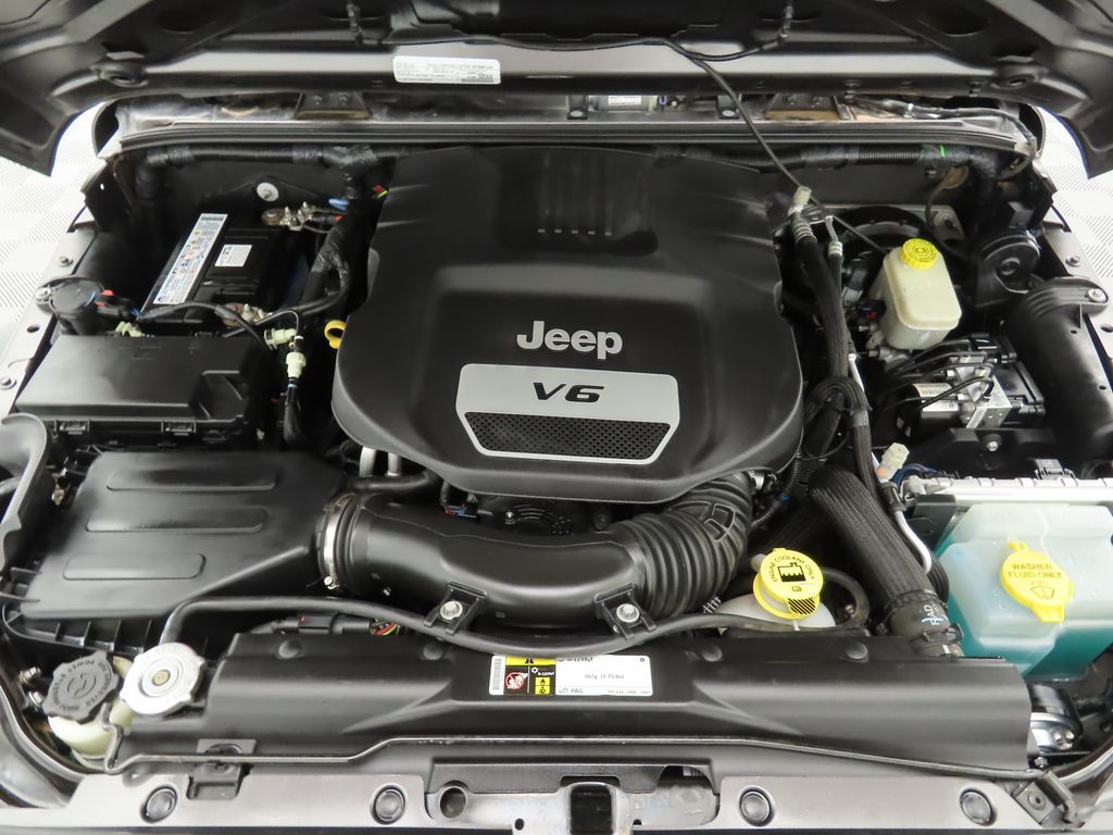 2016 Jeep Wrangler Unlimited Sport 28