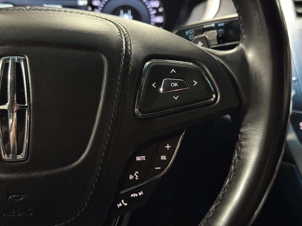 Used 2019 Ingot Silver Metallic Lincoln Reserve image 12