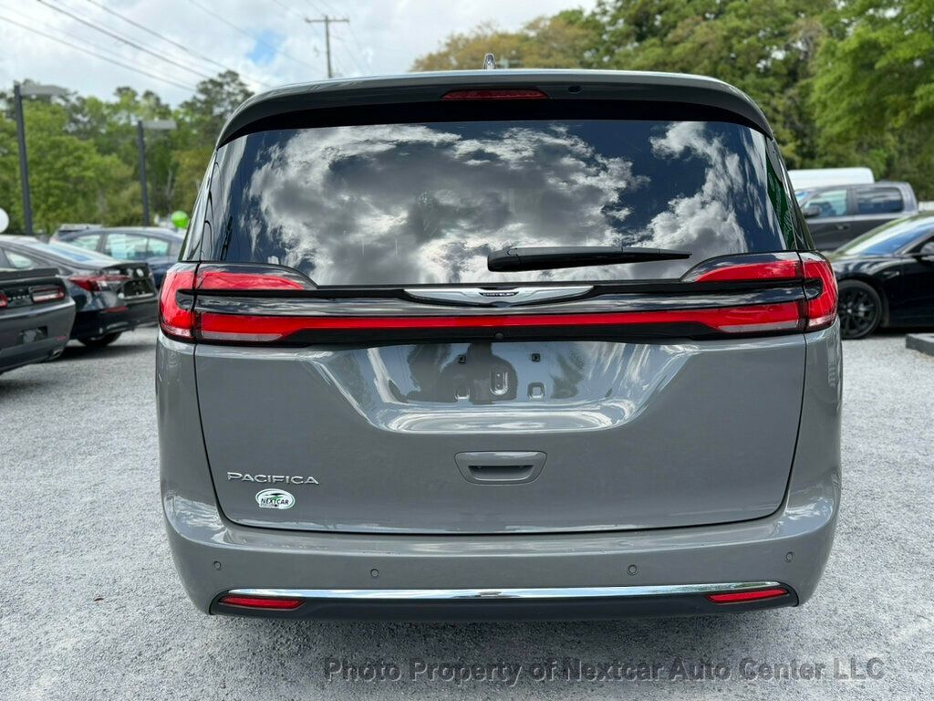 View vehicle photo 4