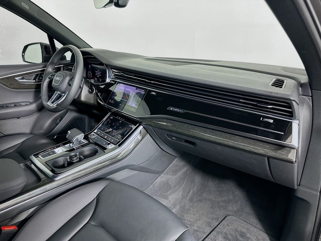 Thumbnail: 2021 Audi Q7 - 31