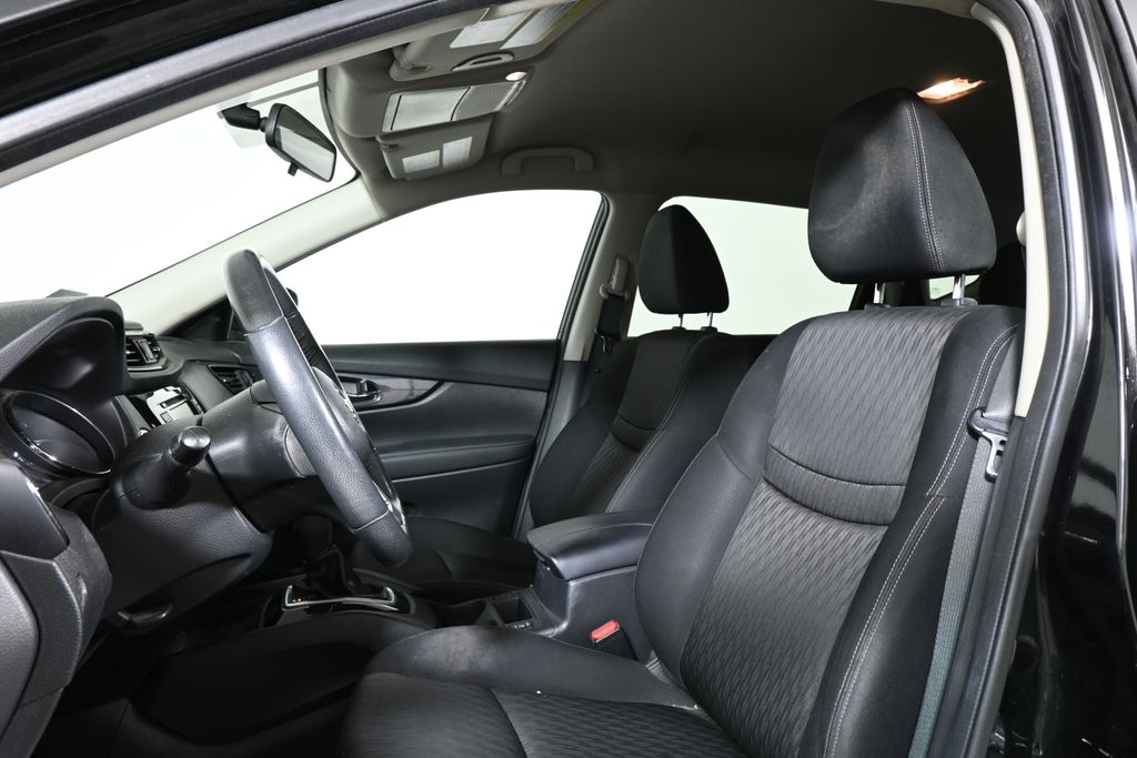 Thumbnail: 2017 Nissan Rogue - 5