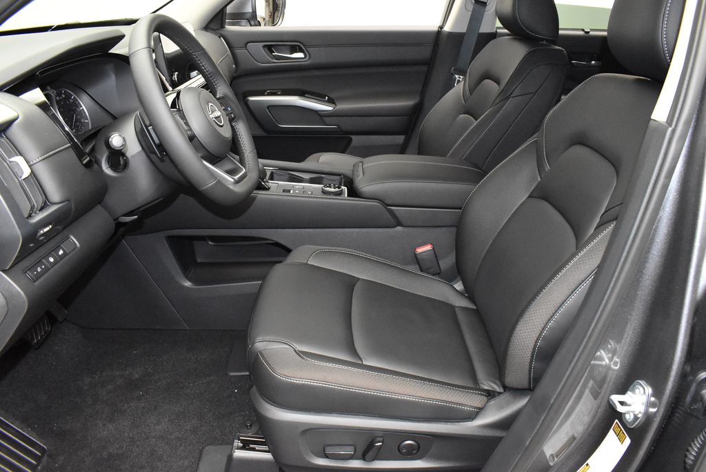 Thumbnail: 2025 Nissan Pathfinder - 12