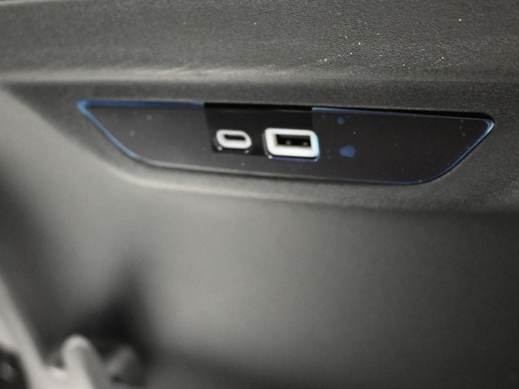 New 2026 Silver Mist Clearcoat Chrysler Select image 37