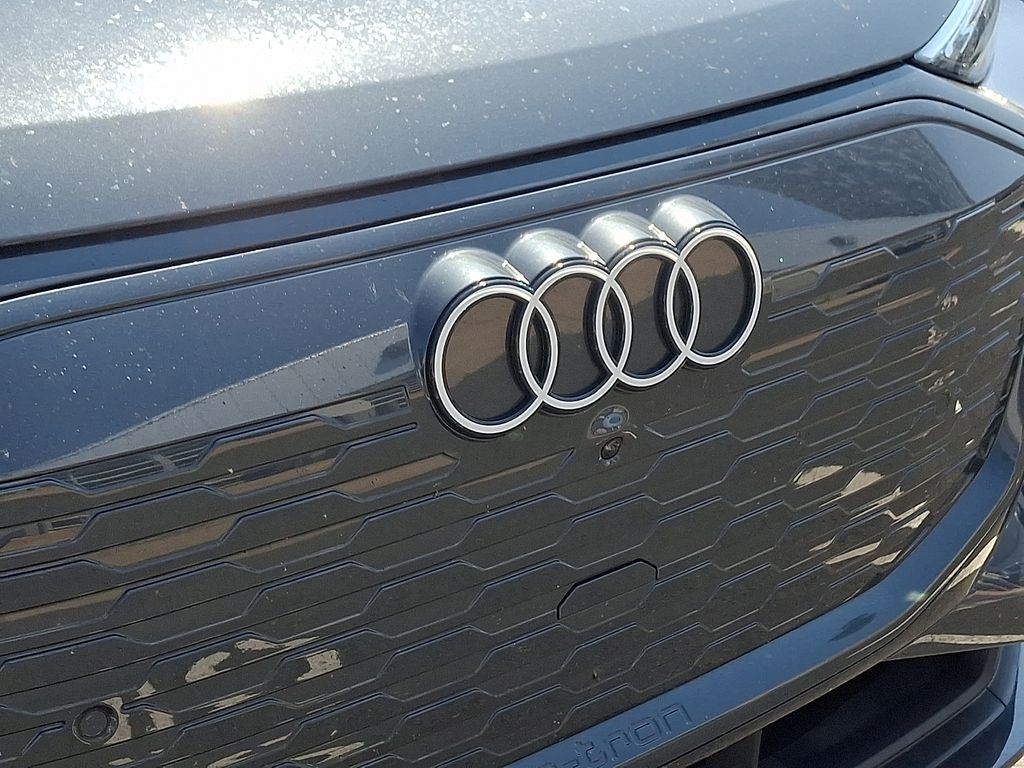 Thumbnail: 2025 Audi Q6 e-tron - 4