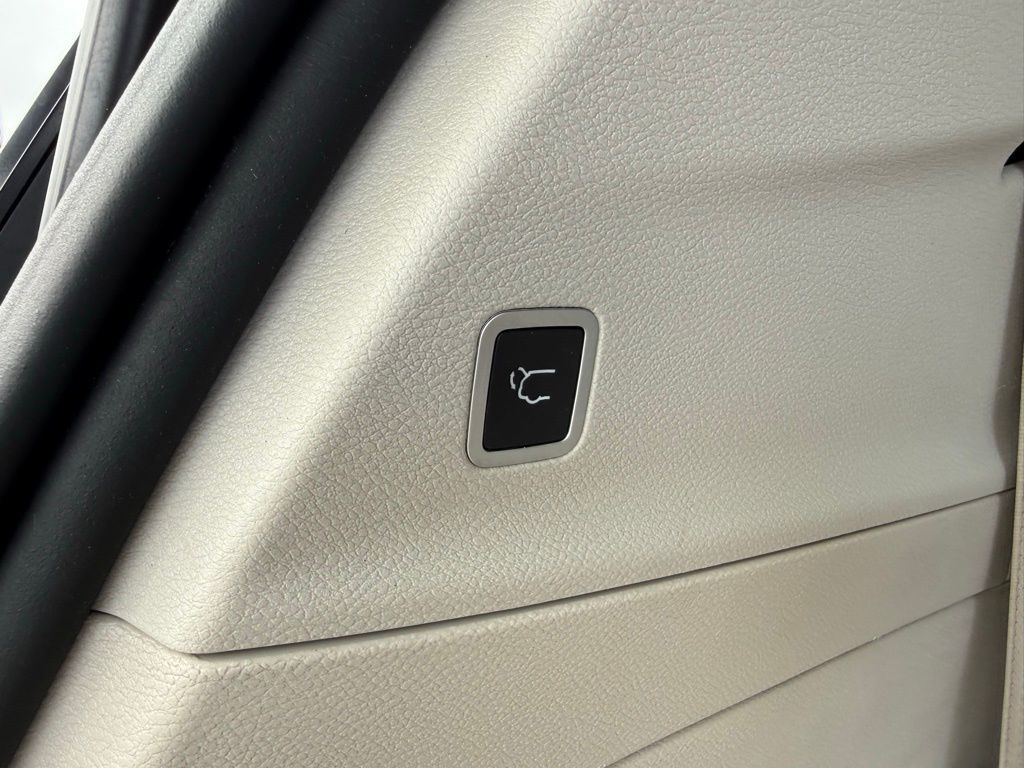 Thumbnail: 2017 Chrysler Pacifica - 28