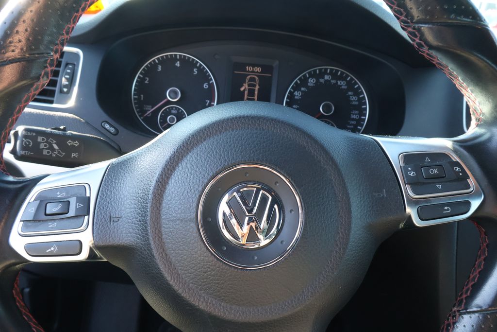 Thumbnail: 2013 Volkswagen Jetta - 16